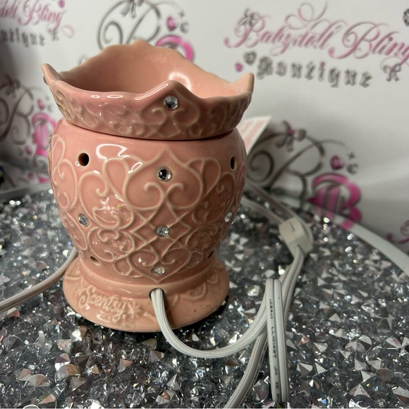 Scentsy Pink Tiara Crown Princess Rhinestone Candle Wax Warmer retired plug in - Picture 4 of 6
